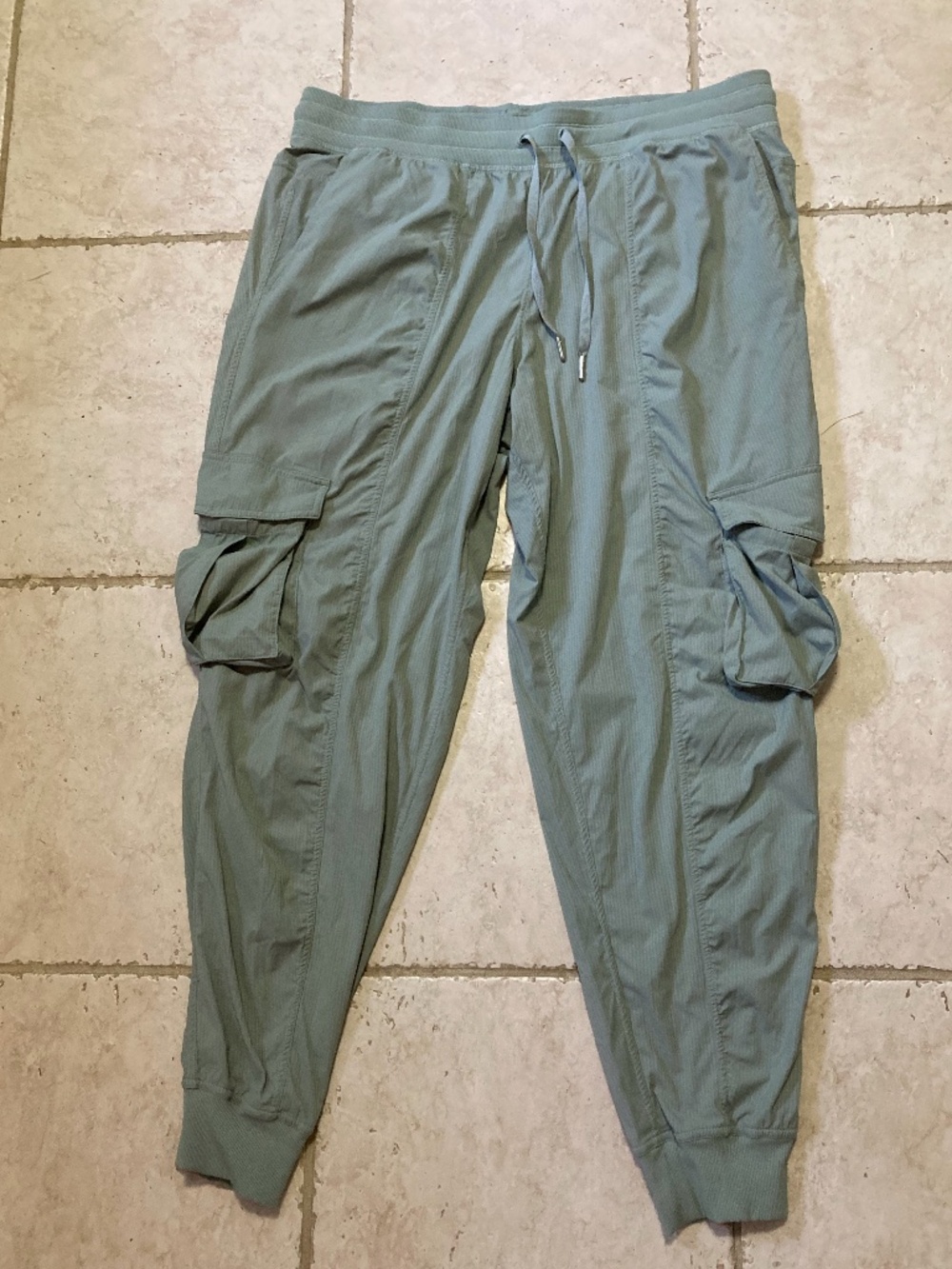 Lululemon Light Green Dance Studio Relaxed-Fit Mid-Rise Cargo Pant Size XL